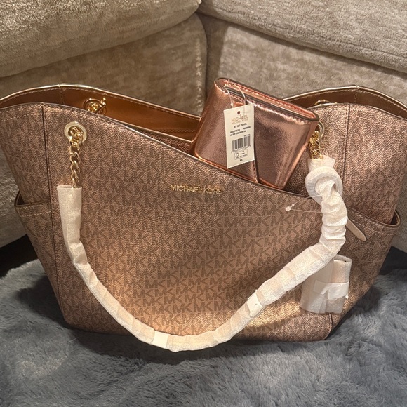Michael Kors Metallic Rose Gold Pink Tote Bag and Wallet NEW - Picture 1 of 7